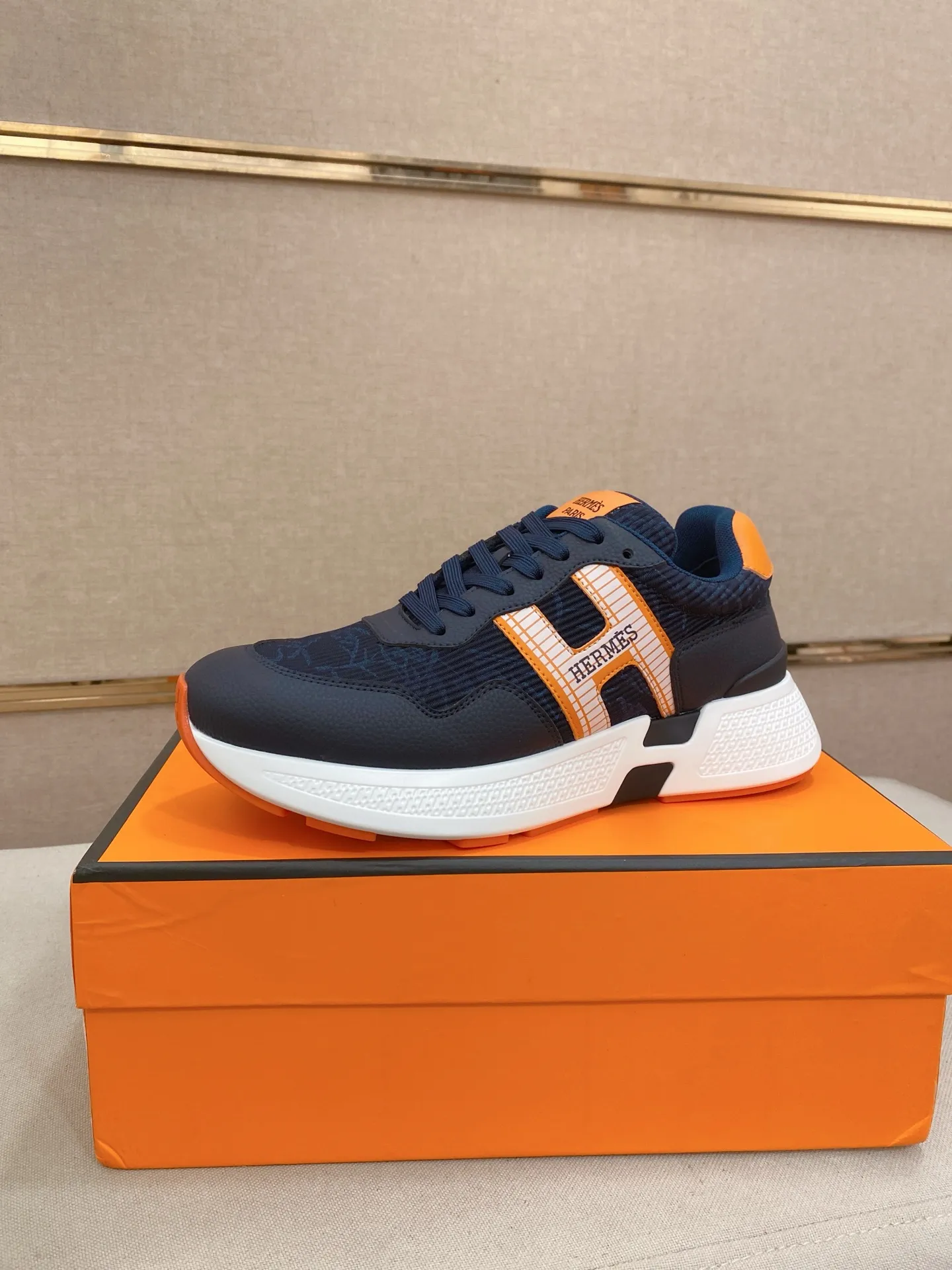 Factory price: 560💰《HERMES》【Classic Original Version】Hermès; Top 🔝 Purchasing Agency 🔍🔍Men's latest 🇺🇸 counters are on sale simultaneously, imported from Italy original ▲▲cowhide ▲▲ (high-end, nobility, class) ) Exquisite workmanship (Italian 🇮🇹 imported water-dyed 🐂 cowhide lining) sole: original sole provided by the original factory, ⚠️exclusive double-layer activity·TPR·rubber·combined molded outsole; super comfortable·wear-resistant·non-slip·environmental protection The real thing is more beautiful if you take the real thing (high quality, follow the order). You can enter and exit the counter at will * Number of yards: 38-44 (45 can be customized and cannot be returned or exchanged)